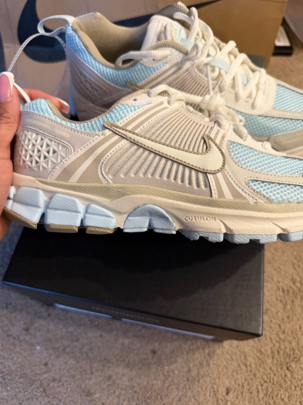 Nike Vomero 5 in Light Blue and White - Picture 4 of 5
